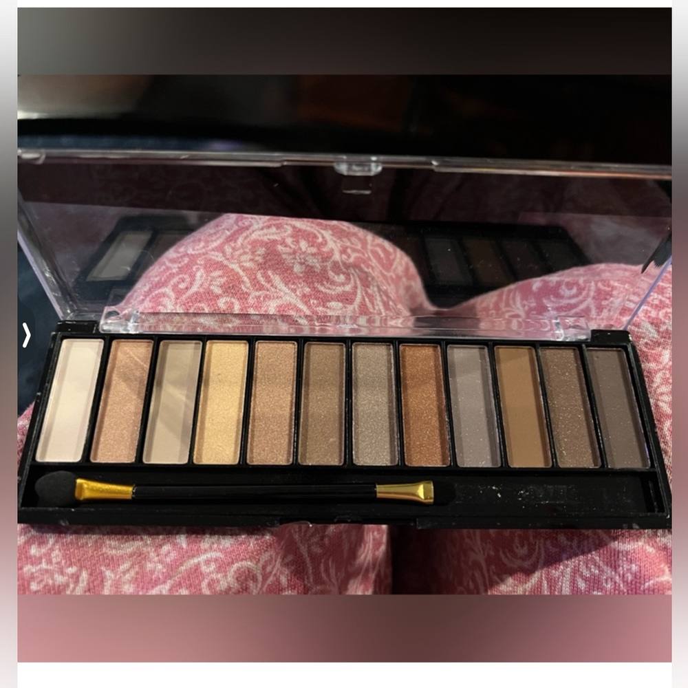 Eyeshadow palette